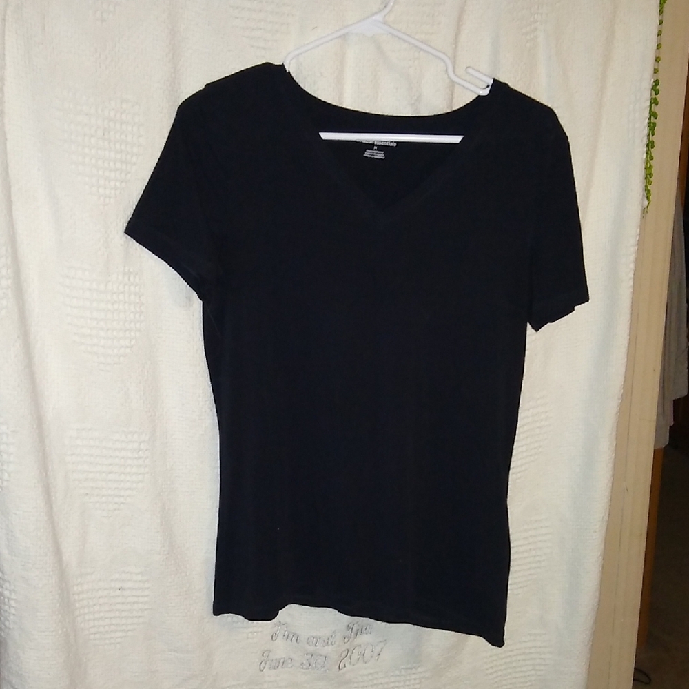 Amazon Essentials Black Short Sleeve V-Neck Tee